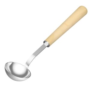 Cucharon de acero inoxidable y pino